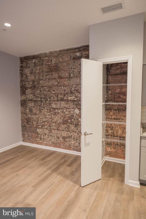 Building Photo - 218 W Main St