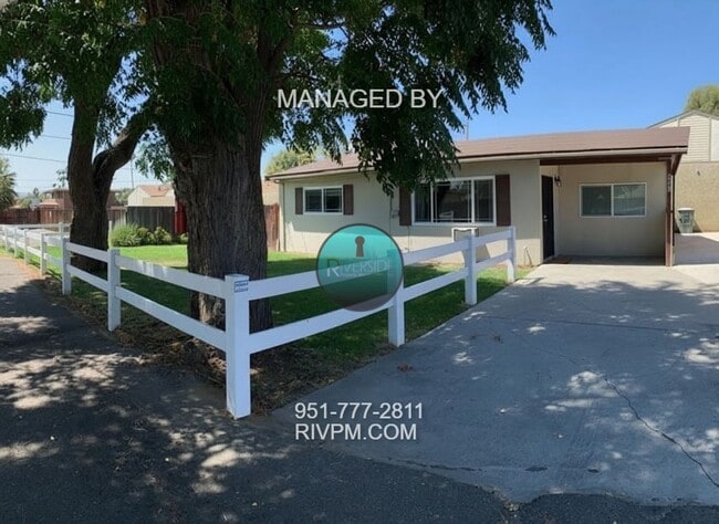 Building Photo - 3 Bedroom + 1 Bath Located in Riverside