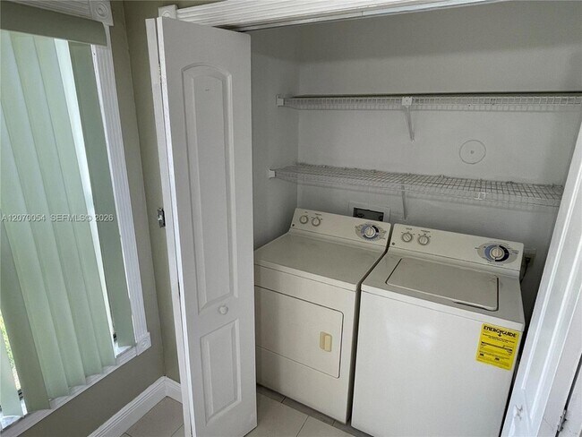 Building Photo - 2826 S University Dr