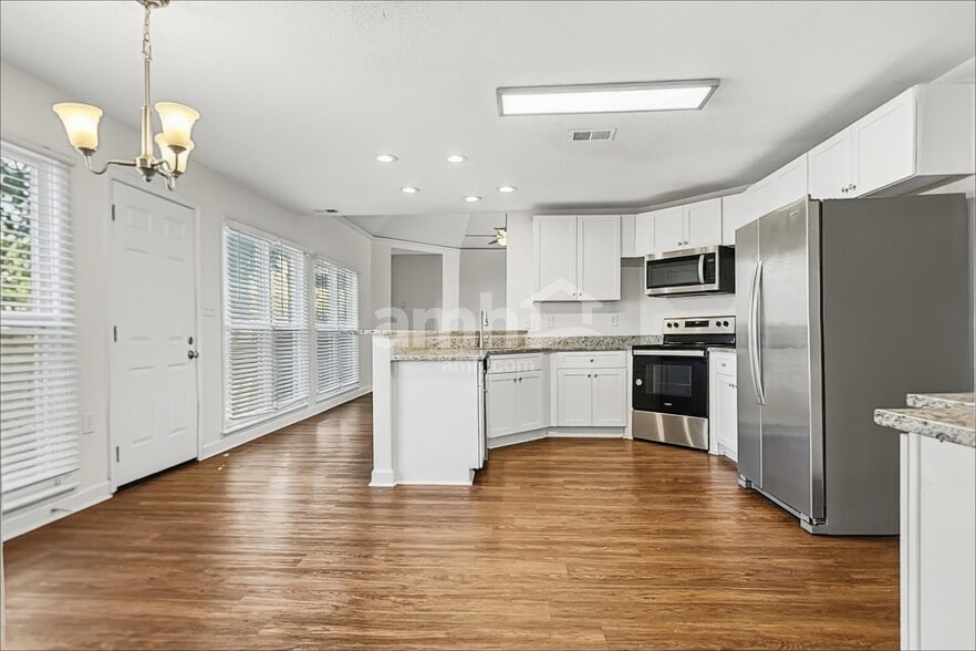 Building Photo - 1838 Oak Springs Dr