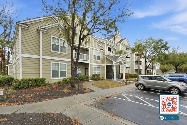 Building Photo - Beautiful Top-Floor Condo in the Heart of Bluffton - $500 Move In Special