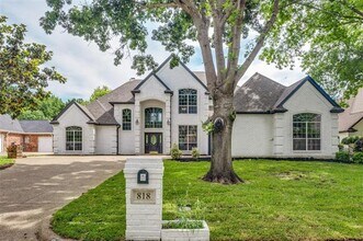 Building Photo - 818 Riviera Dr