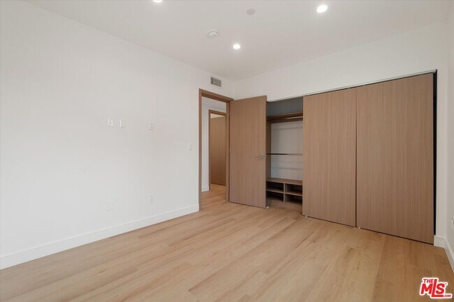 Building Photo - 5530 Sunnyslope Ave