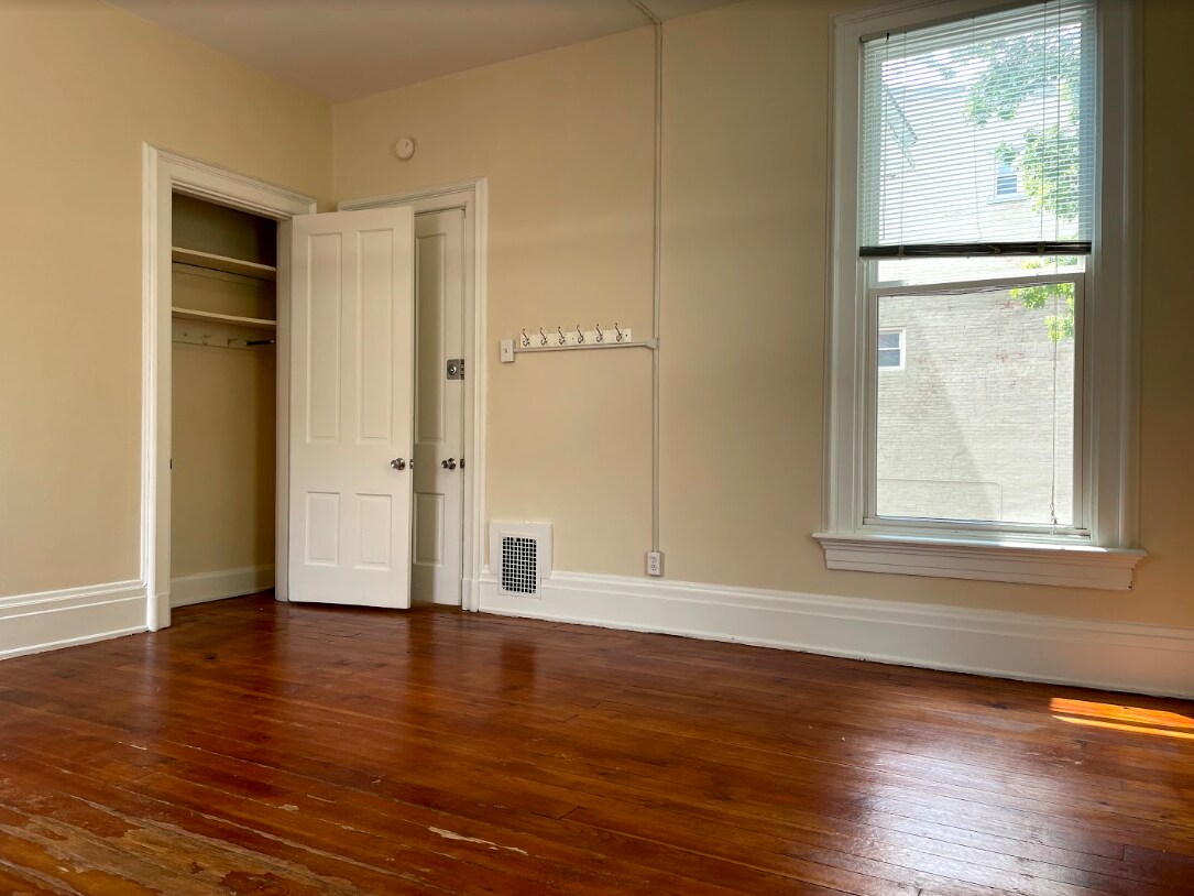 Building Photo - 2618 Eden Ave