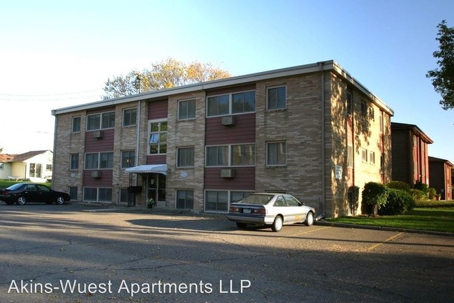 Building Photo - 7121-7121 Chicago Ave
