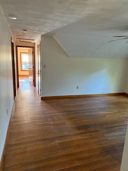 Building Photo - 173 Bay St