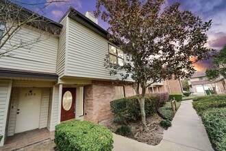 Building Photo - 2588 Bering Dr