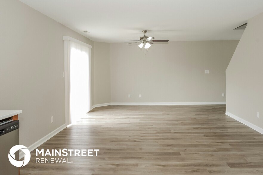 Building Photo - 213 Farmington Dr