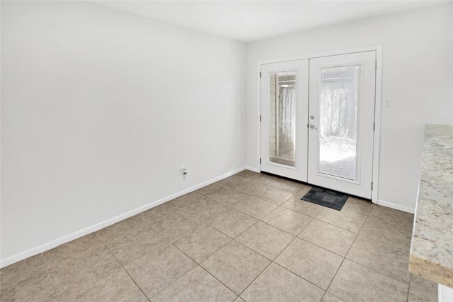 Building Photo - 1500 Sandy Springs Rd