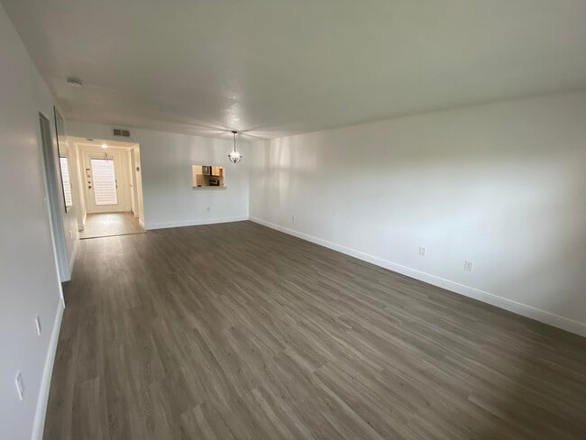 Building Photo - 6850 Royal Palm Blvd