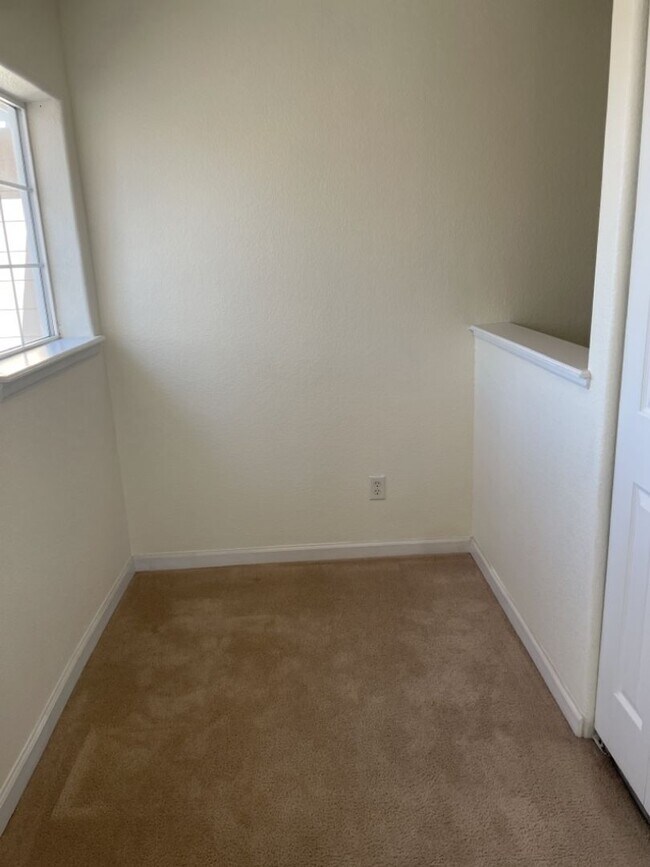 Building Photo - Bright & Spacious 2 Bed, 2 Bath Condo
