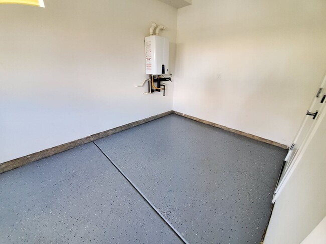 Building Photo - Contemporary Greenhaven Home with Private Backyard & Smart Features
