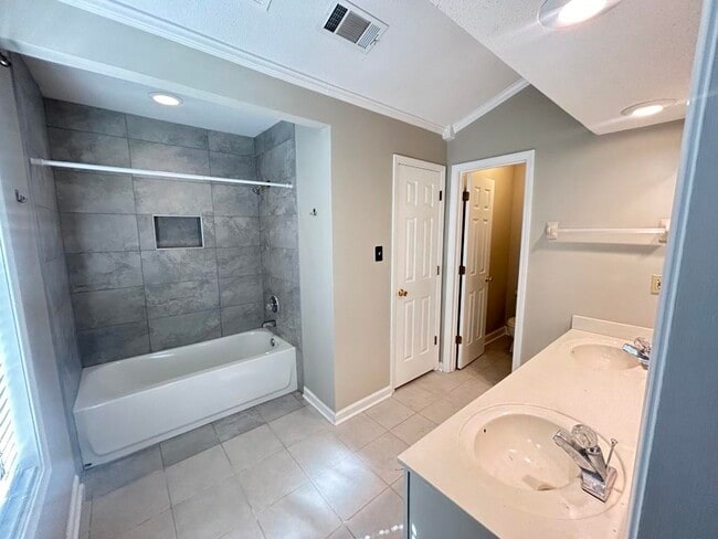 Building Photo - 6688 Laurel Valley Dr