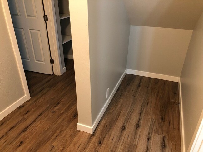 Building Photo - Completely updated 3 bedroom 1 bath duplex!