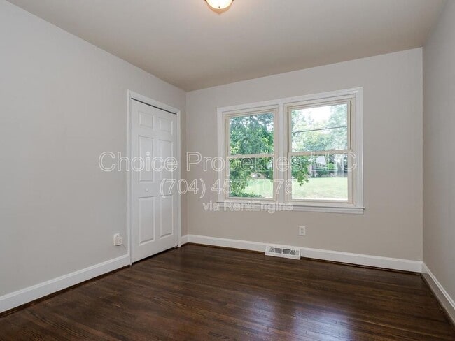 Building Photo - 6827 Woodstream Dr