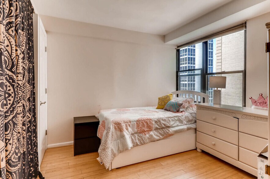 Building Photo - 1540 N State Pky