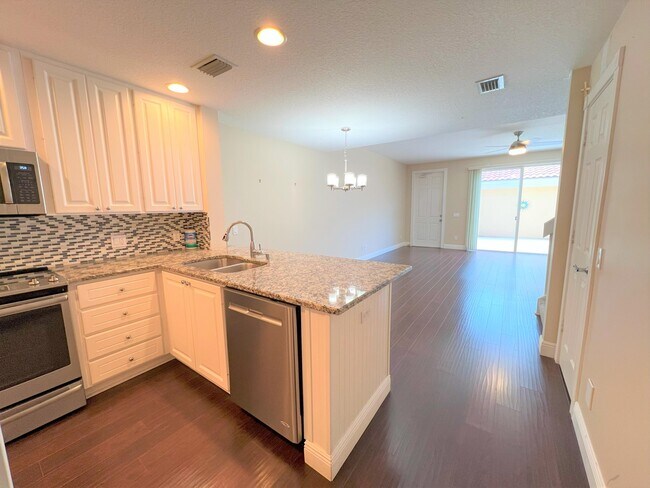 Building Photo - 3368 Greenway Dr
