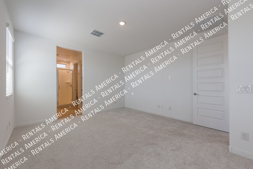 Building Photo - 8907 W Solano Dr