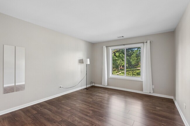 Building Photo - 7510 Farmingdale Dr