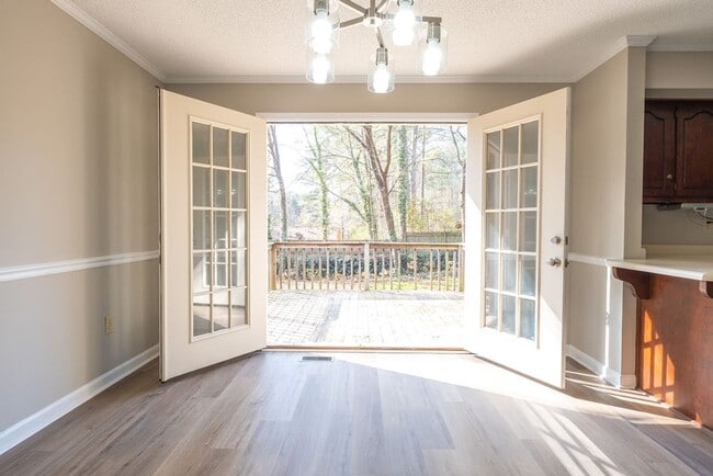 Building Photo - 125 Honeytree Dr