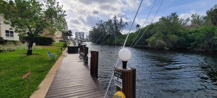 Building Photo - 1340 NE 28th Ave