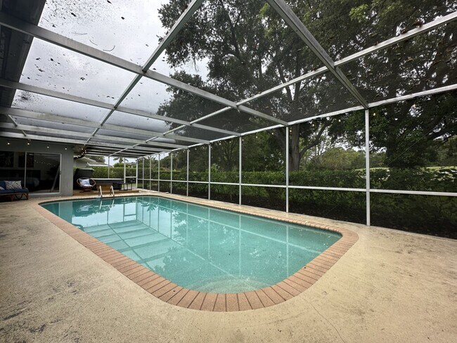 Building Photo - 2780 Landmark Dr