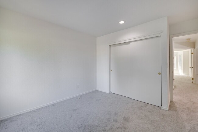 Building Photo - Beautifully Updated 4-Bedroom Home in Sammamish!- AVAILABLE NOW FOR RENT!!