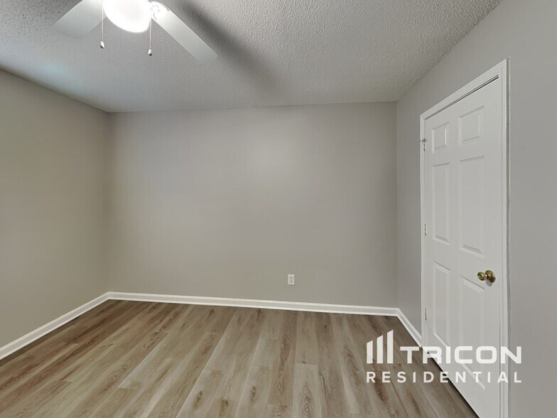 Building Photo - 239 Longshadow Dr