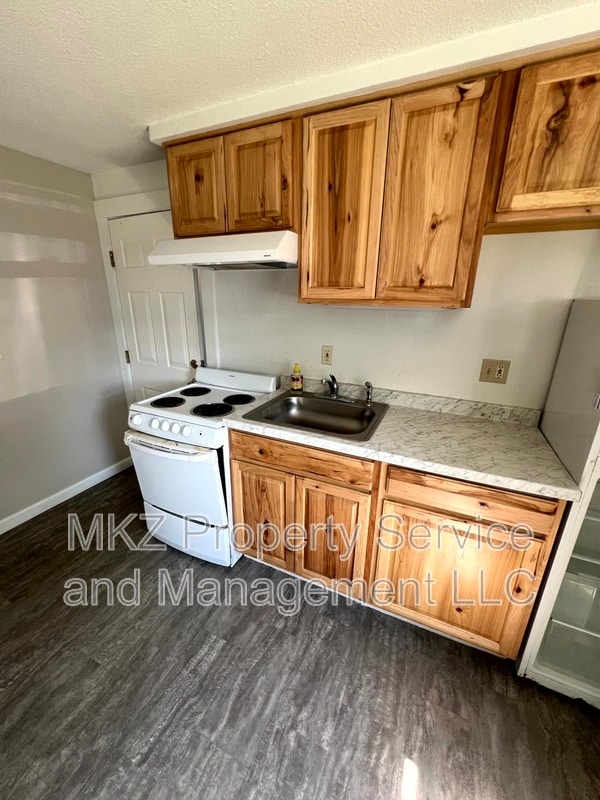 Building Photo - 51 Glenwood Dr