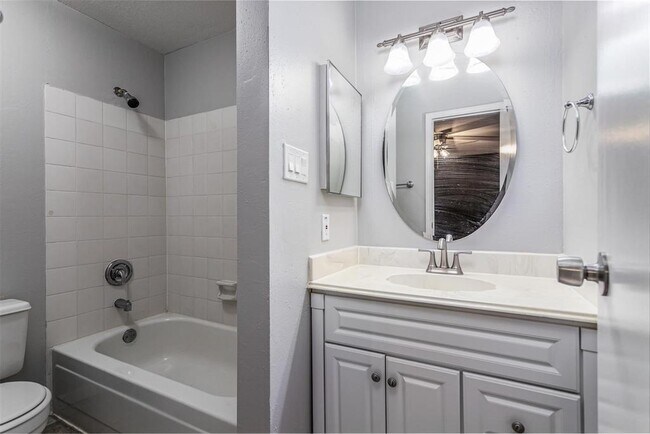 Building Photo - 9850 Pagewood Ln