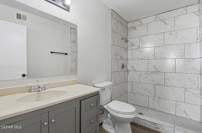 Building Photo - 7129 Orizaba Ave