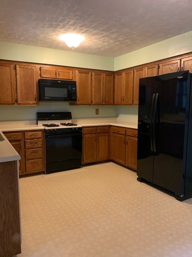 Building Photo - Walnut Grove House 3 Bedroom 1 Bath + covered car port!