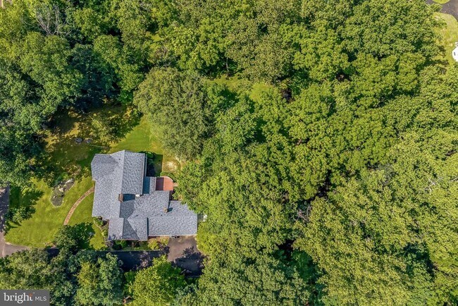 Building Photo - 3574 Glenway Rd