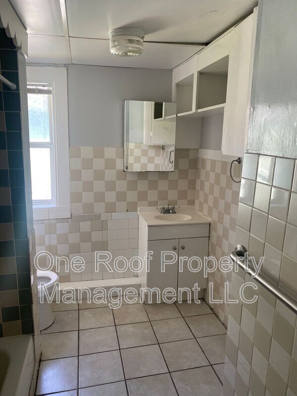 Building Photo - 532 Cypress Ave