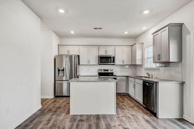 Building Photo - 33 Long Mdw Ln