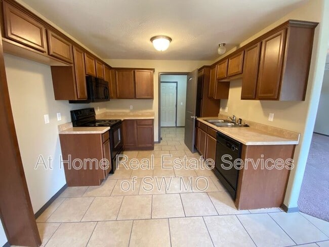 Building Photo - 3142 W Golden Valley