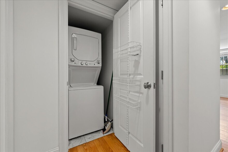 Building Photo - 739 Newton Pl NW