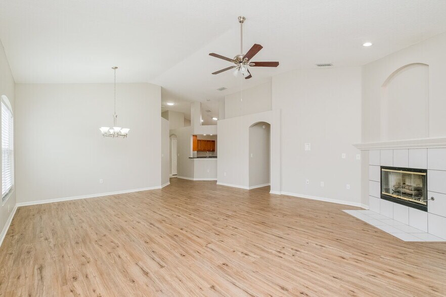 Building Photo - 1046 Crimson Clover Ln