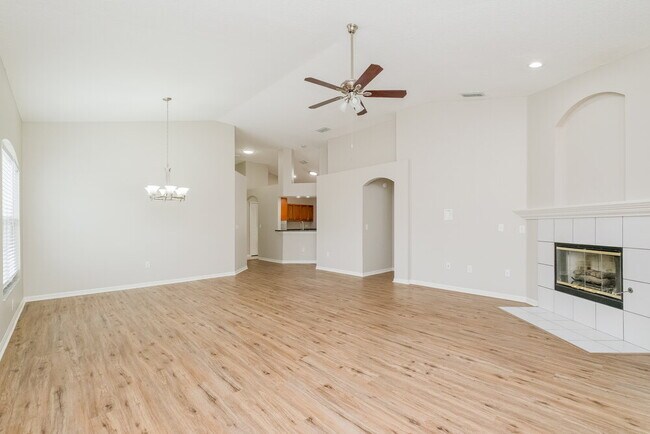 Building Photo - 1046 Crimson Clover Ln