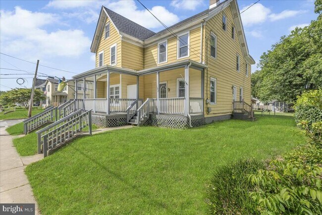Building Photo - 162 S Main St