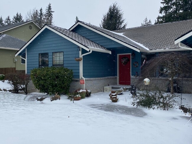 Building Photo - 25733 Lake Wilderness Country Club Dr SE