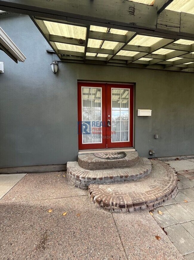 Building Photo - 1470 S Quitman St