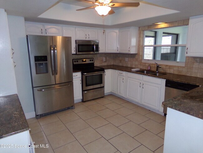 Building Photo - 1131 Glenham Dr NE