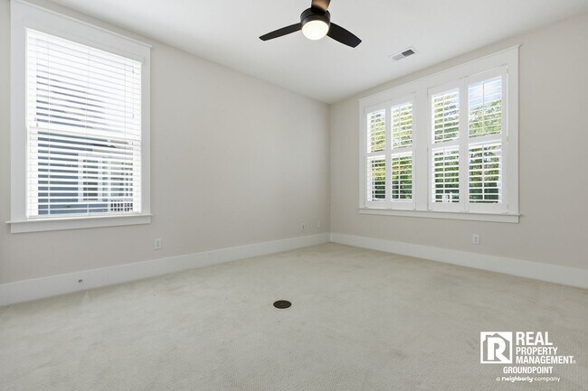 Building Photo - 236 Oak View Way