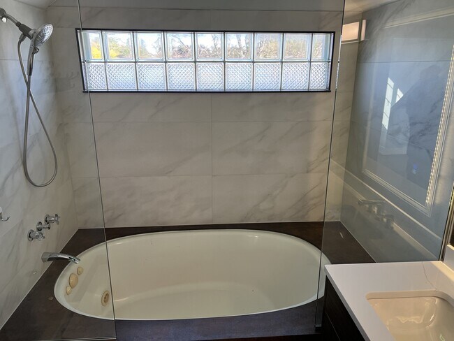 Building Photo - 220 N Graylynn Dr