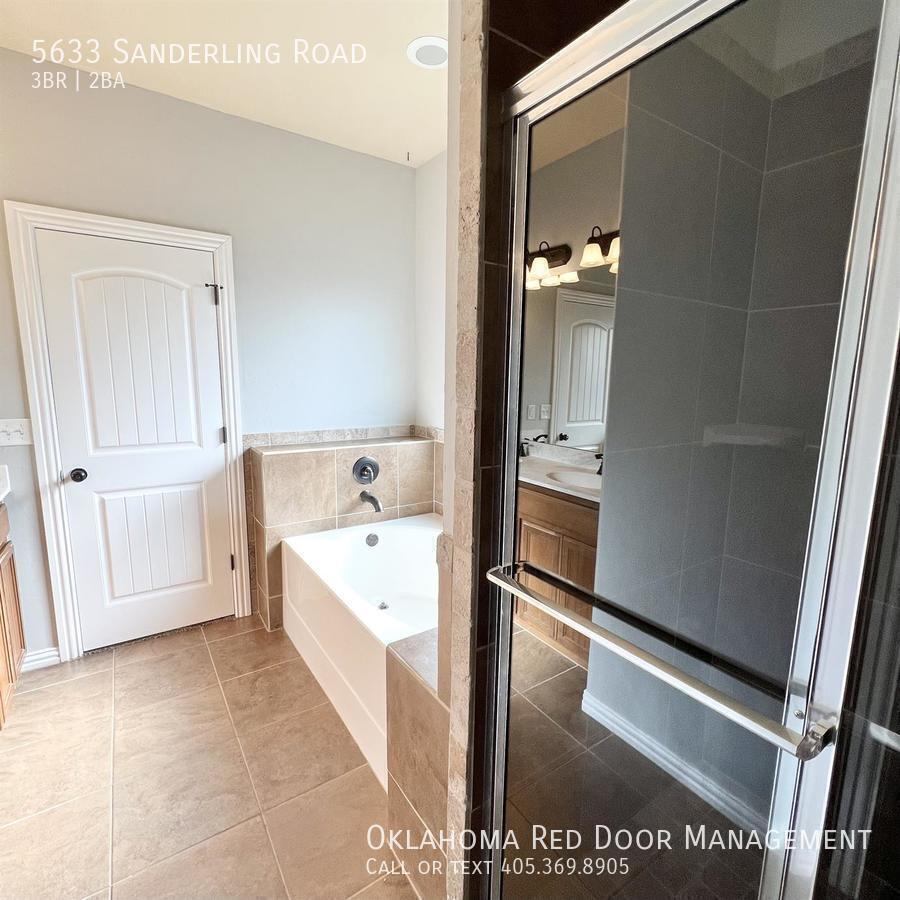 Building Photo - 5633 Sanderling Rd