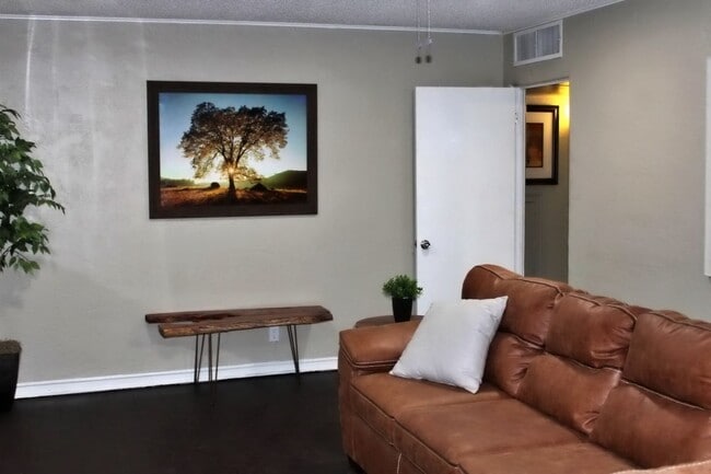 Building Photo - Charming 3-Bedroom Home for Rent in El Pas...