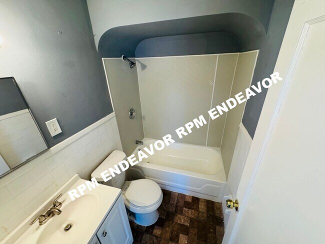 Building Photo - Freshly Updated 2-Bed Home with Bonus Room + New Appliances!