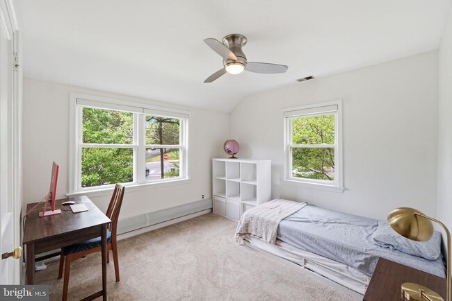 Building Photo - 8007 Wildwood Dr