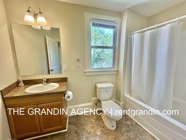 Building Photo - 1518 Wautauga St SW